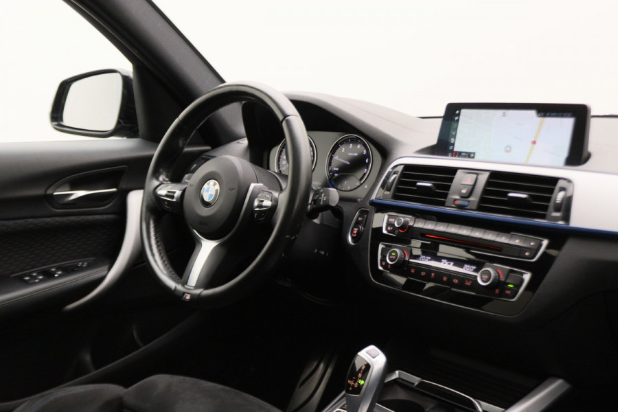 BMW 1-serie 118i Executive M Sport Automaat Schuif-/kanteldak, Camera, Navigatie, Climate, LED, 18"