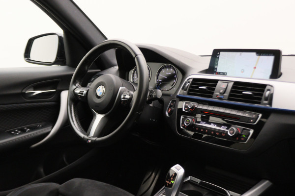 BMW 1-serie 118i Executive M Sport Automaat Schuif-/kanteldak, Camera, Navigatie, Climate, LED, 18"