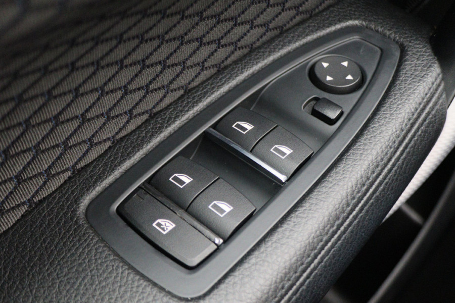 BMW 1-serie 118i Executive M Sport Automaat Schuif-/kanteldak, Camera, Navigatie, Climate, LED, 18"