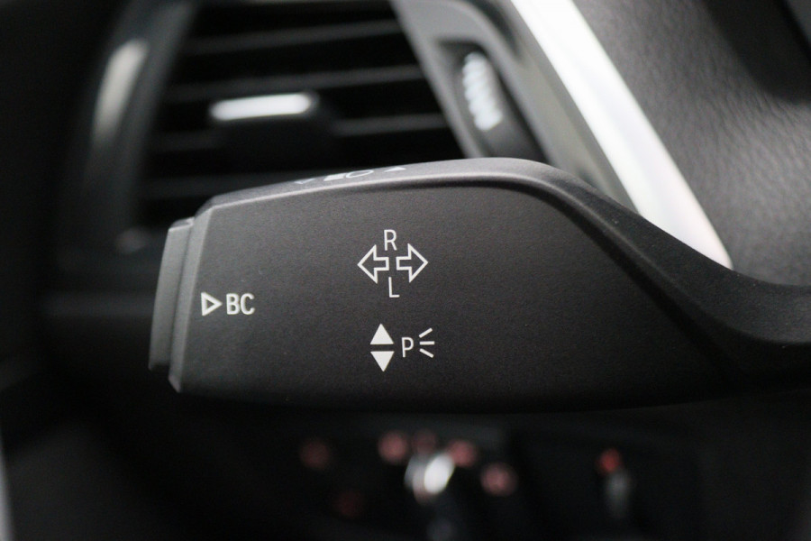 BMW 1-serie 118i Executive M Sport Automaat Schuif-/kanteldak, Camera, Navigatie, Climate, LED, 18"