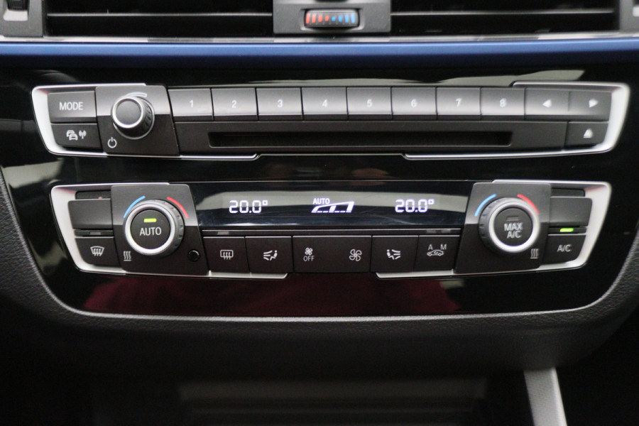 BMW 1-serie 118i Executive M Sport Automaat Schuif-/kanteldak, Camera, Navigatie, Climate, LED, 18"