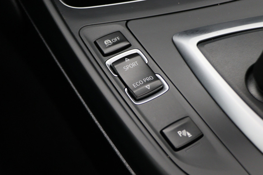BMW 1-serie 118i Executive M Sport Automaat Schuif-/kanteldak, Camera, Navigatie, Climate, LED, 18"
