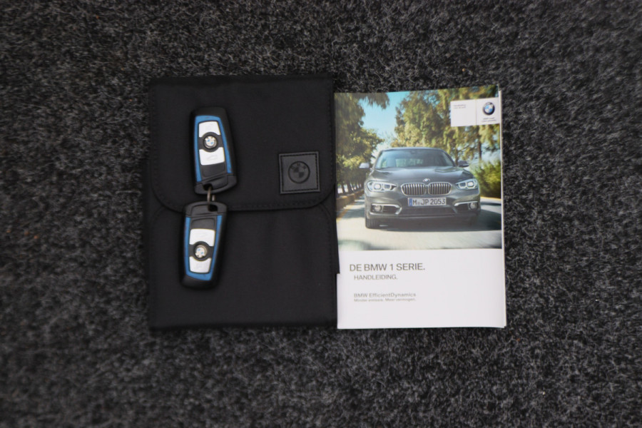 BMW 1-serie 118i Executive M Sport Automaat Schuif-/kanteldak, Camera, Navigatie, Climate, LED, 18"