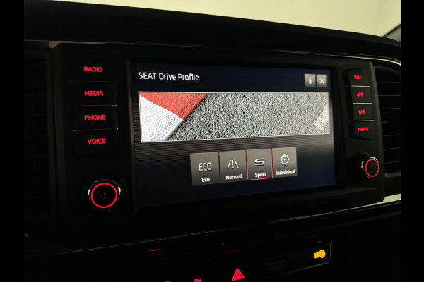 Seat Ateca 1.5 TSI Xcellence ACC CarPlay DSG Camera Trekh. Stoelverwar. Seat Ateca 1.5 TSI Xcellence ACC CarPlay DSG Camera Trekh. Stoelverwar.