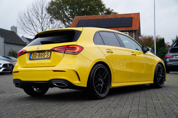 Mercedes-Benz A-Klasse 180 Premium Plus | AMG Pakket | Panorama | Leder/alcantara | Elektrisch verstelbare voorstoelen | LED | CAM