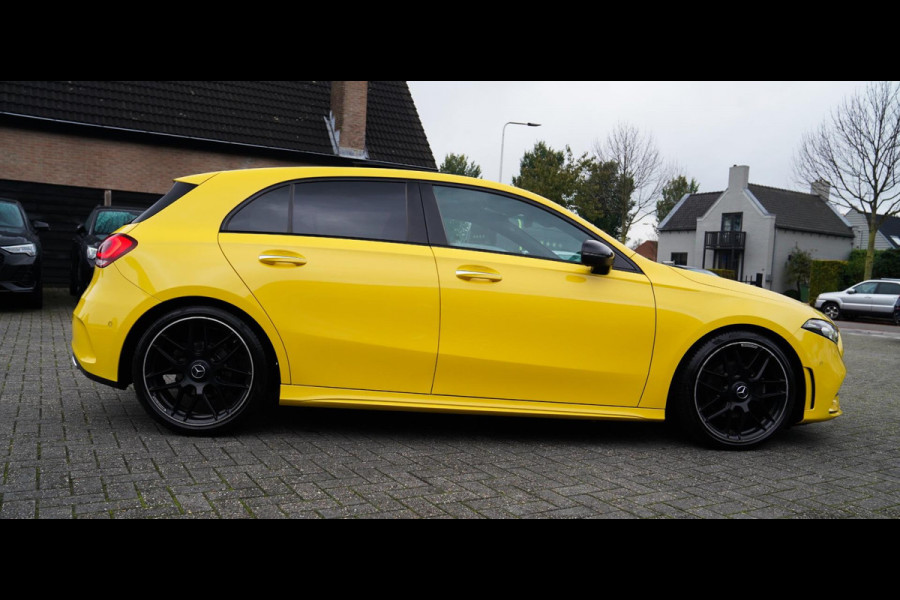 Mercedes-Benz A-Klasse 180 Premium Plus | AMG Pakket | Panorama | Leder/alcantara | Elektrisch verstelbare voorstoelen | LED | CAM
