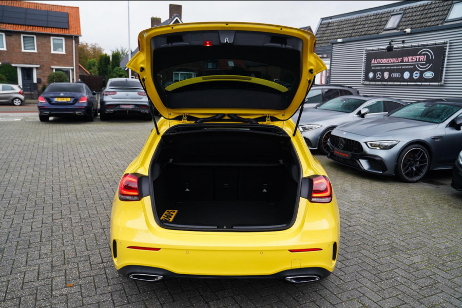 Mercedes-Benz A-Klasse 180 Premium Plus | AMG Pakket | Panorama | Leder/alcantara | Elektrisch verstelbare voorstoelen | LED | CAM