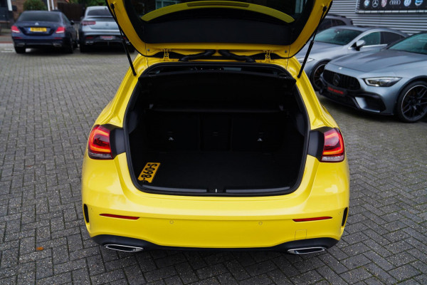 Mercedes-Benz A-Klasse 180 Premium Plus | AMG Pakket | Panorama | Leder/alcantara | Elektrisch verstelbare voorstoelen | LED | CAM