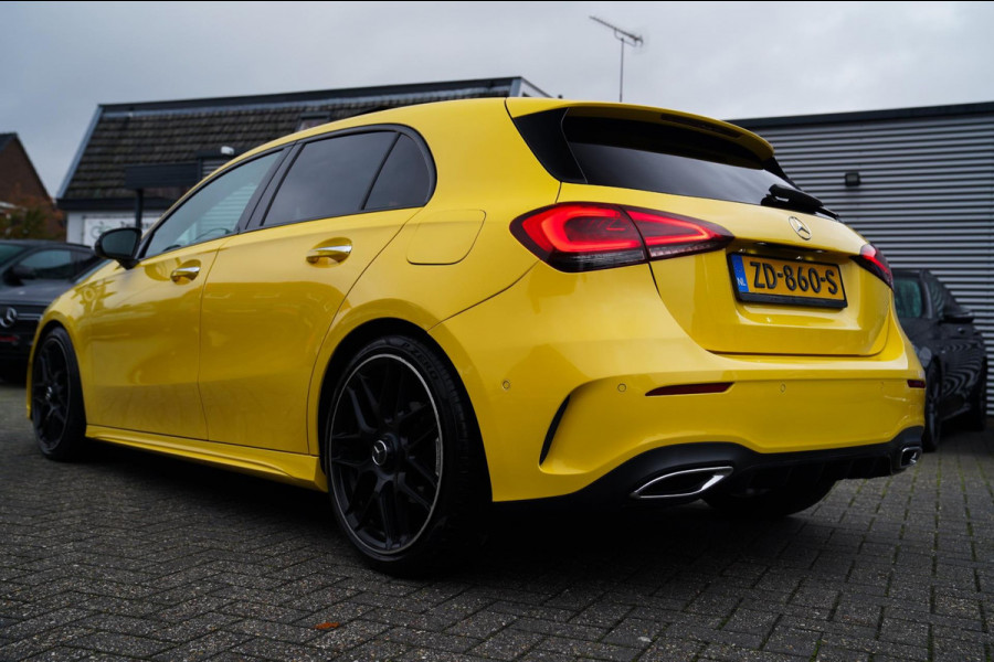 Mercedes-Benz A-Klasse 180 Premium Plus | AMG Pakket | Panorama | Leder/alcantara | Elektrisch verstelbare voorstoelen | LED | CAM