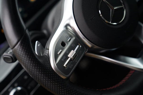 Mercedes-Benz A-Klasse 180 Premium Plus | AMG Pakket | Panorama | Leder/alcantara | Elektrisch verstelbare voorstoelen | LED | CAM