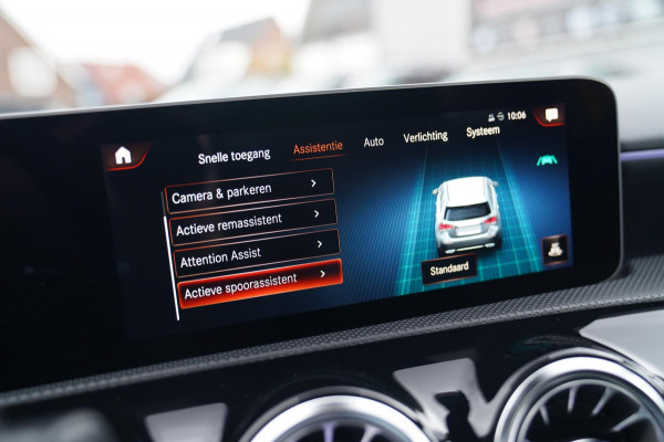 Mercedes-Benz A-Klasse 180 Premium Plus | AMG Pakket | Panorama | Leder/alcantara | Elektrisch verstelbare voorstoelen | LED | CAM