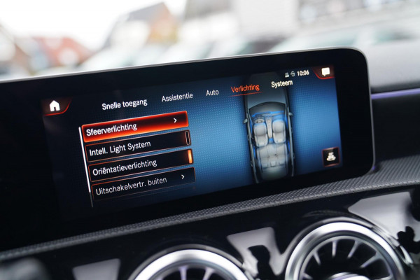 Mercedes-Benz A-Klasse 180 Premium Plus | AMG Pakket | Panorama | Leder/alcantara | Elektrisch verstelbare voorstoelen | LED | CAM