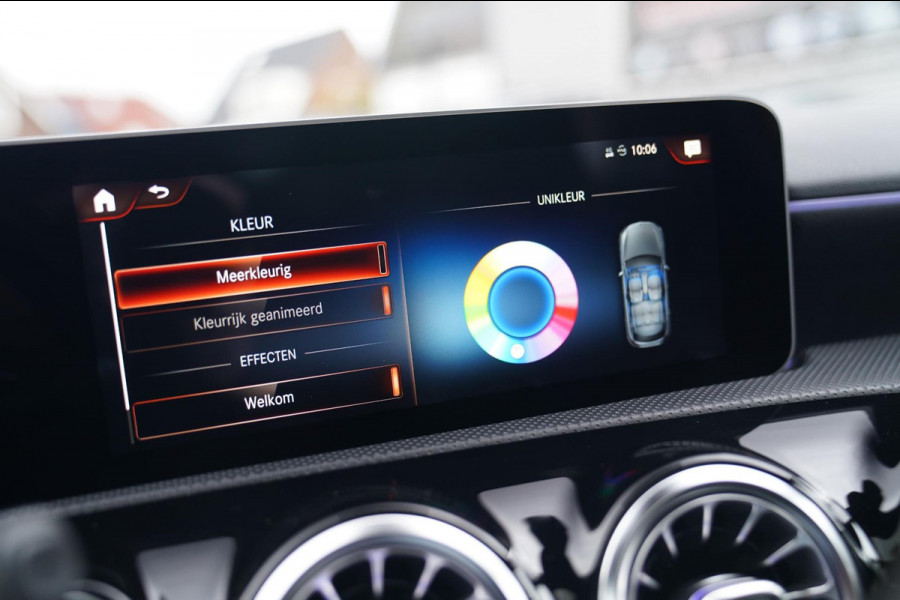 Mercedes-Benz A-Klasse 180 Premium Plus | AMG Pakket | Panorama | Leder/alcantara | Elektrisch verstelbare voorstoelen | LED | CAM