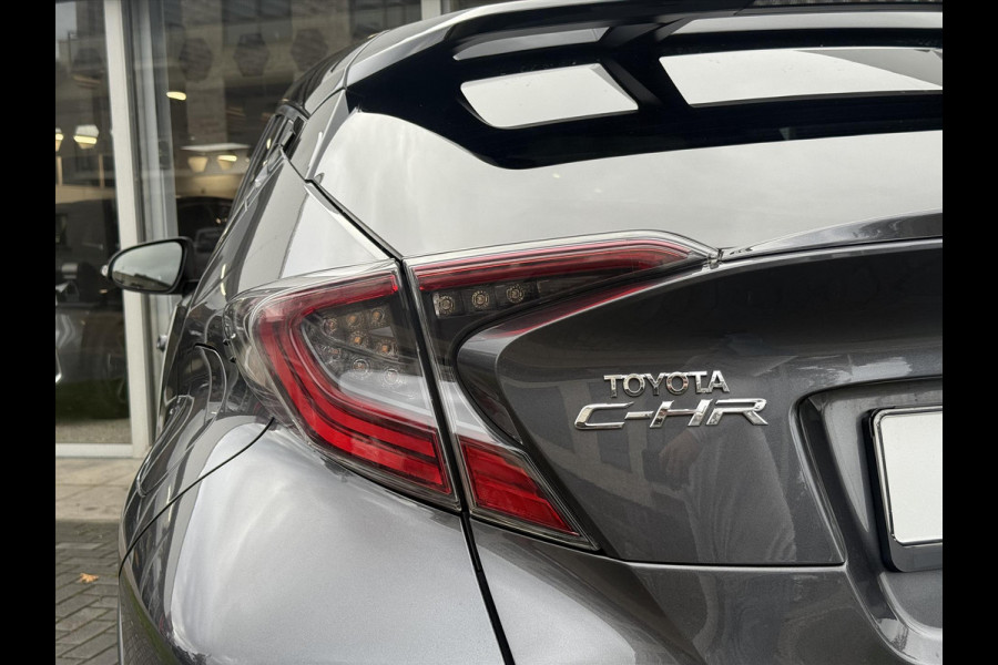 Toyota C-HR 1.8 Hybrid Bi-Tone Plus | Leer, Stoel + Stuurverwarming, Navigatie, Dodehoekherkenning, Parkeersensoren
