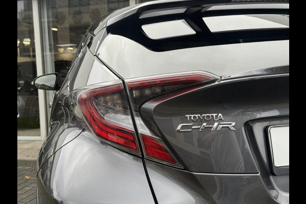Toyota C-HR 1.8 Hybrid Bi-Tone Plus | Leer, Stoel + Stuurverwarming, Navigatie, Dodehoekherkenning, Parkeersensoren