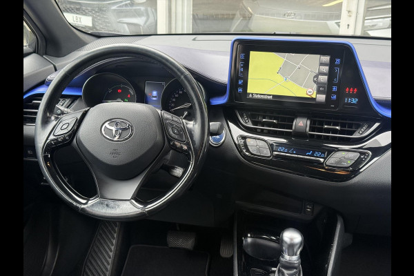 Toyota C-HR 1.8 Hybrid Bi-Tone Plus | Leer, Stoel + Stuurverwarming, Navigatie, Dodehoekherkenning, Parkeersensoren