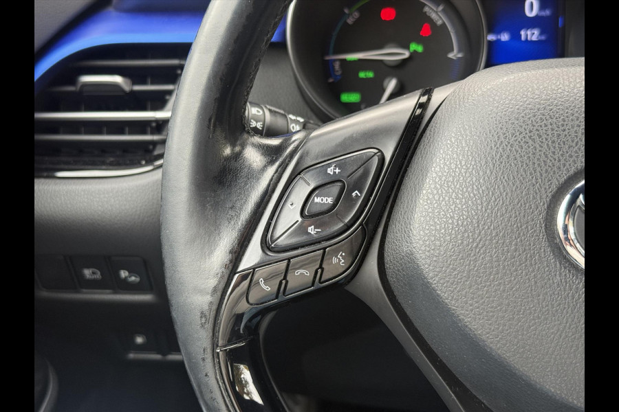 Toyota C-HR 1.8 Hybrid Bi-Tone Plus | Leer, Stoel + Stuurverwarming, Navigatie, Dodehoekherkenning, Parkeersensoren