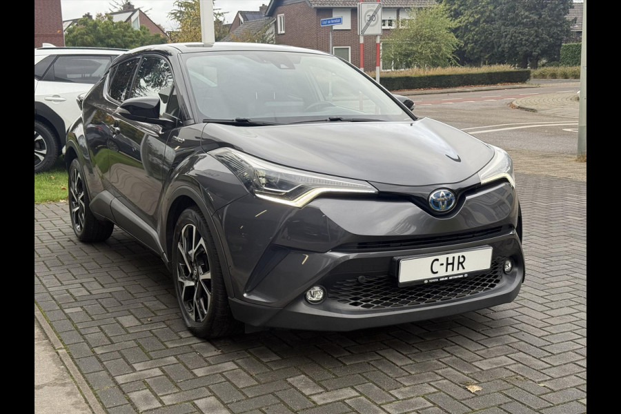 Toyota C-HR 1.8 Hybrid Bi-Tone Plus | Leer, Stoel + Stuurverwarming, Navigatie, Dodehoekherkenning, Parkeersensoren