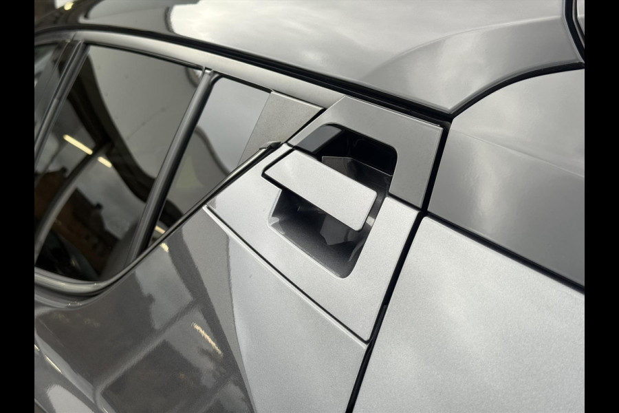 Toyota C-HR 1.8 Hybrid Bi-Tone Plus | Leer, Stoel + Stuurverwarming, Navigatie, Dodehoekherkenning, Parkeersensoren