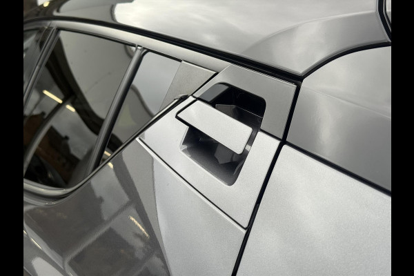 Toyota C-HR 1.8 Hybrid Bi-Tone Plus | Leer, Stoel + Stuurverwarming, Navigatie, Dodehoekherkenning, Parkeersensoren