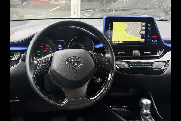 Toyota C-HR 1.8 Hybrid Bi-Tone Plus | Leer, Stoel + Stuurverwarming, Navigatie, Dodehoekherkenning, Parkeersensoren