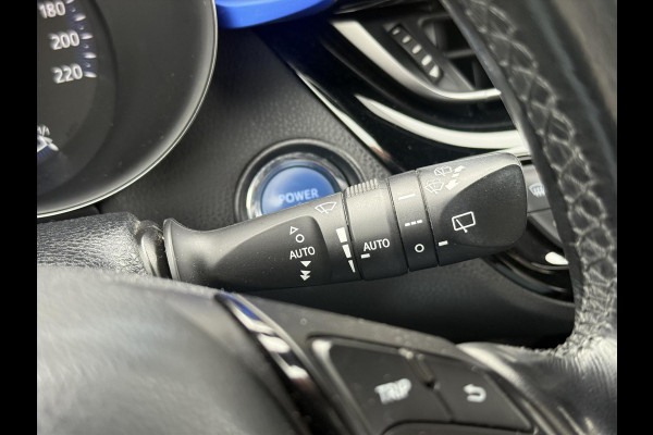 Toyota C-HR 1.8 Hybrid Bi-Tone Plus | Leer, Stoel + Stuurverwarming, Navigatie, Dodehoekherkenning, Parkeersensoren