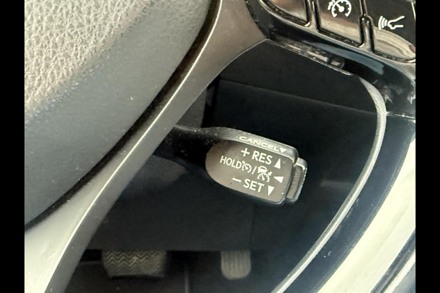 Toyota C-HR 1.8 Hybrid Bi-Tone Plus | Leer, Stoel + Stuurverwarming, Navigatie, Dodehoekherkenning, Parkeersensoren