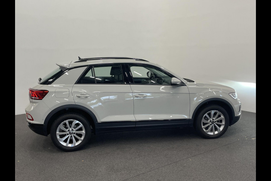 Volkswagen T-Roc 1.5 TSI Style Automaat Climate control Camera Lane assist Dodehoek Assistent LED verlichting Cruise control adaptive Keyless Apple CarPlay/ Android Auto