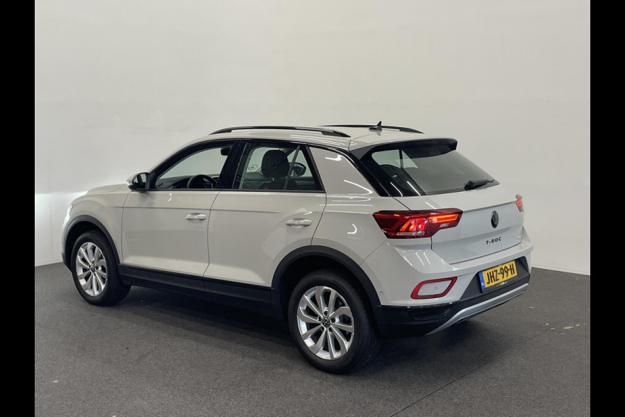 Volkswagen T-Roc 1.5 TSI Style Automaat Climate control Camera Lane assist Dodehoek Assistent LED verlichting Cruise control adaptive Keyless Apple CarPlay/ Android Auto
