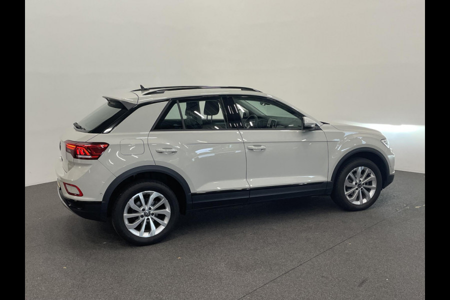 Volkswagen T-Roc 1.5 TSI Style Automaat Climate control Camera Lane assist Dodehoek Assistent LED verlichting Cruise control adaptive Keyless Apple CarPlay/ Android Auto