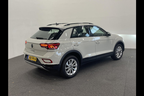 Volkswagen T-Roc 1.5 TSI Style Automaat Climate control Camera Lane assist Dodehoek Assistent LED verlichting Cruise control adaptive Keyless Apple CarPlay/ Android Auto
