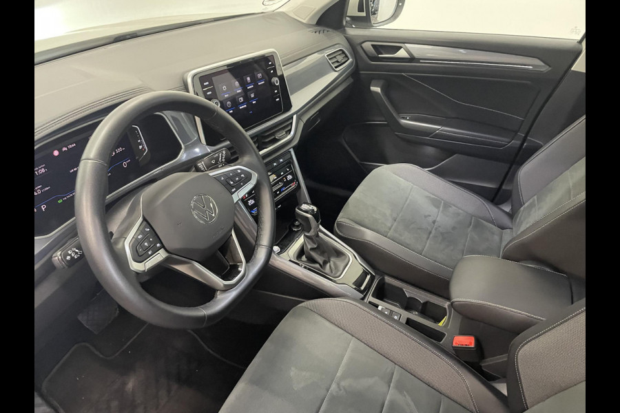 Volkswagen T-Roc 1.5 TSI Style Automaat Climate control Camera Lane assist Dodehoek Assistent LED verlichting Cruise control adaptive Keyless Apple CarPlay/ Android Auto