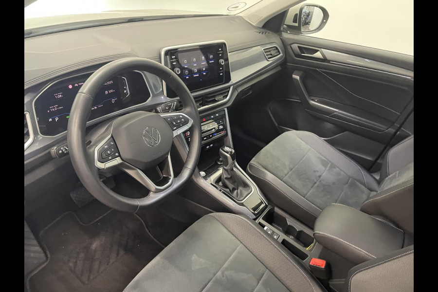 Volkswagen T-Roc 1.5 TSI Style Automaat Climate control Camera Lane assist Dodehoek Assistent LED verlichting Cruise control adaptive Keyless Apple CarPlay/ Android Auto