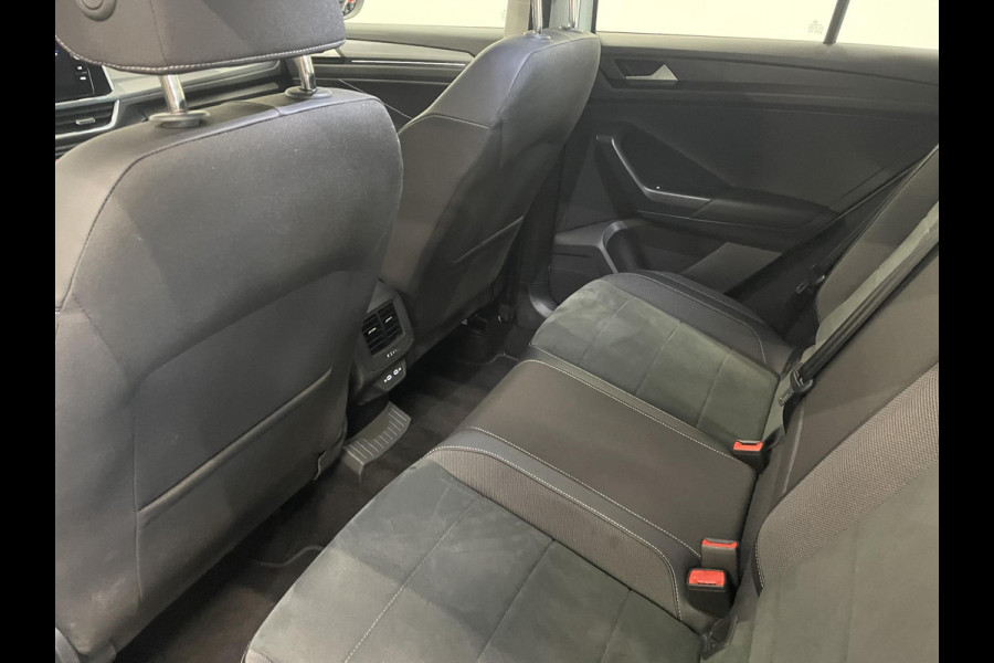 Volkswagen T-Roc 1.5 TSI Style Automaat Climate control Camera Lane assist Dodehoek Assistent LED verlichting Cruise control adaptive Keyless Apple CarPlay/ Android Auto
