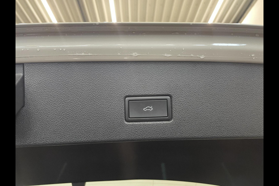 Volkswagen T-Roc 1.5 TSI Style Automaat Climate control Camera Lane assist Dodehoek Assistent LED verlichting Cruise control adaptive Keyless Apple CarPlay/ Android Auto