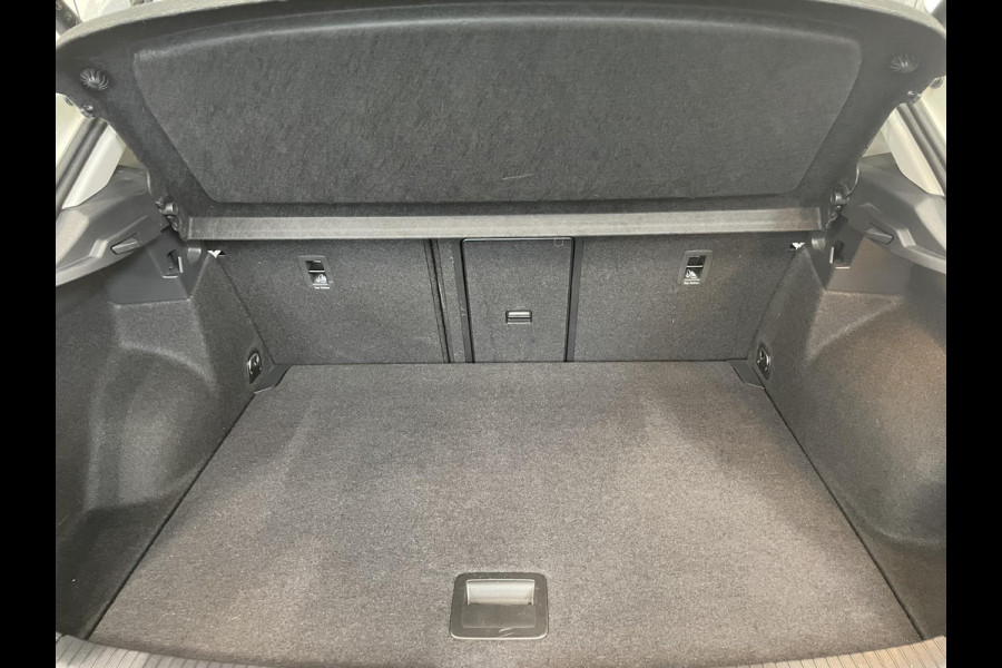 Volkswagen T-Roc 1.5 TSI Style Automaat Climate control Camera Lane assist Dodehoek Assistent LED verlichting Cruise control adaptive Keyless Apple CarPlay/ Android Auto