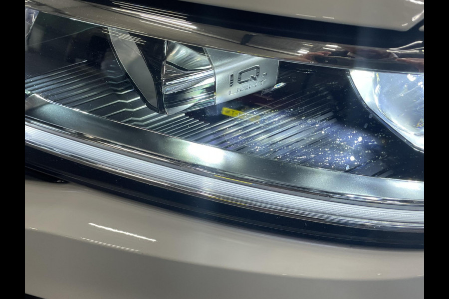 Volkswagen T-Roc 1.5 TSI Style Automaat Climate control Camera Lane assist Dodehoek Assistent LED verlichting Cruise control adaptive Keyless Apple CarPlay/ Android Auto