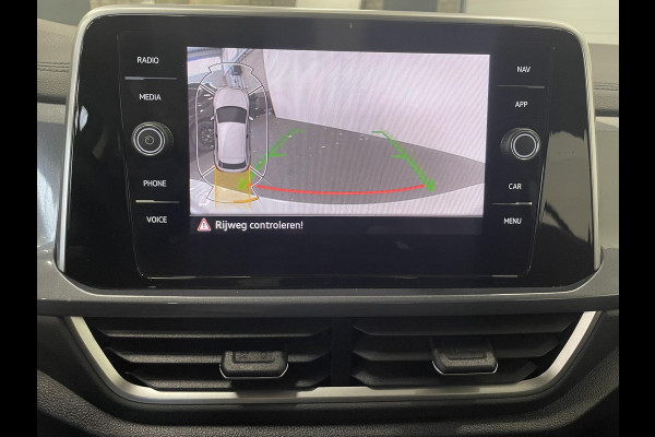 Volkswagen T-Roc 1.5 TSI Style Automaat Climate control Camera Lane assist Dodehoek Assistent LED verlichting Cruise control adaptive Keyless Apple CarPlay/ Android Auto