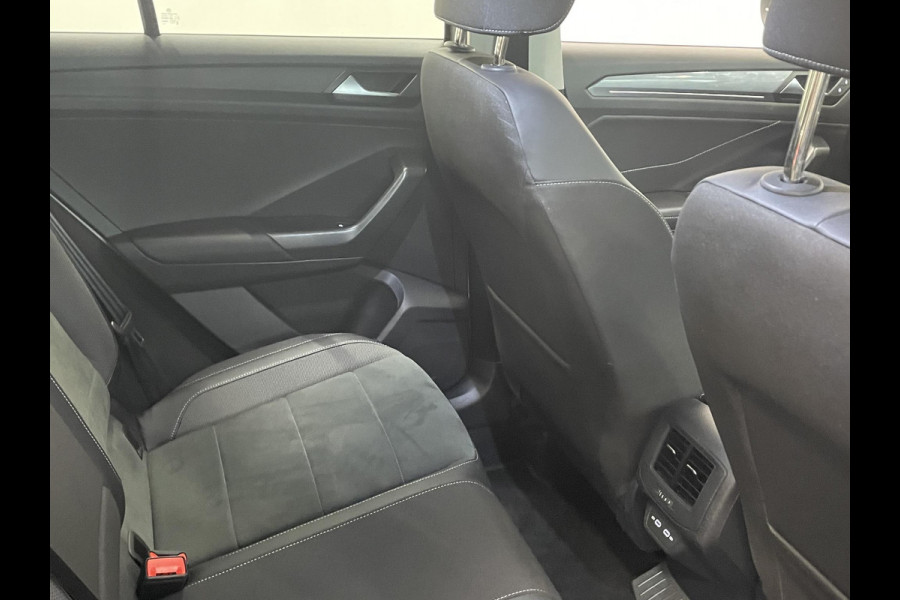 Volkswagen T-Roc 1.5 TSI Style Automaat Climate control Camera Lane assist Dodehoek Assistent LED verlichting Cruise control adaptive Keyless Apple CarPlay/ Android Auto