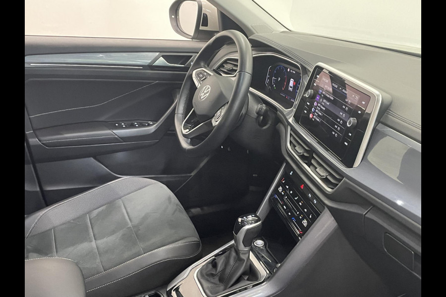 Volkswagen T-Roc 1.5 TSI Style Automaat Climate control Camera Lane assist Dodehoek Assistent LED verlichting Cruise control adaptive Keyless Apple CarPlay/ Android Auto