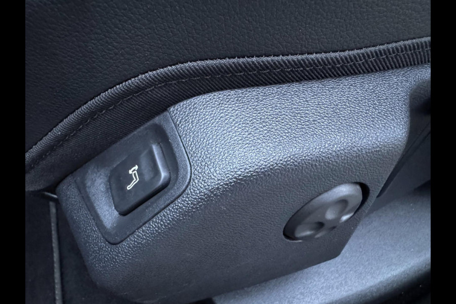 Opel Grandland X 1.2 Turbo Business Elegance - Navigatie I Airco I Sport velgen I Achteruitrij camera I PDC I Dealer onderhouden Opel Grandland X 1.2 Turbo Business Elegance - Navigatie I Airco I Sport velgen I Achteruitrij camera I PDC I Dealer onderhouden