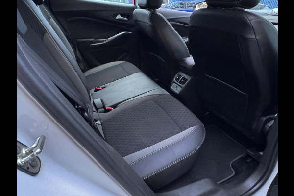 Opel Grandland X 1.2 Turbo Business Elegance - Navigatie I Airco I Sport velgen I Achteruitrij camera I PDC I Dealer onderhouden Opel Grandland X 1.2 Turbo Business Elegance - Navigatie I Airco I Sport velgen I Achteruitrij camera I PDC I Dealer onderhouden