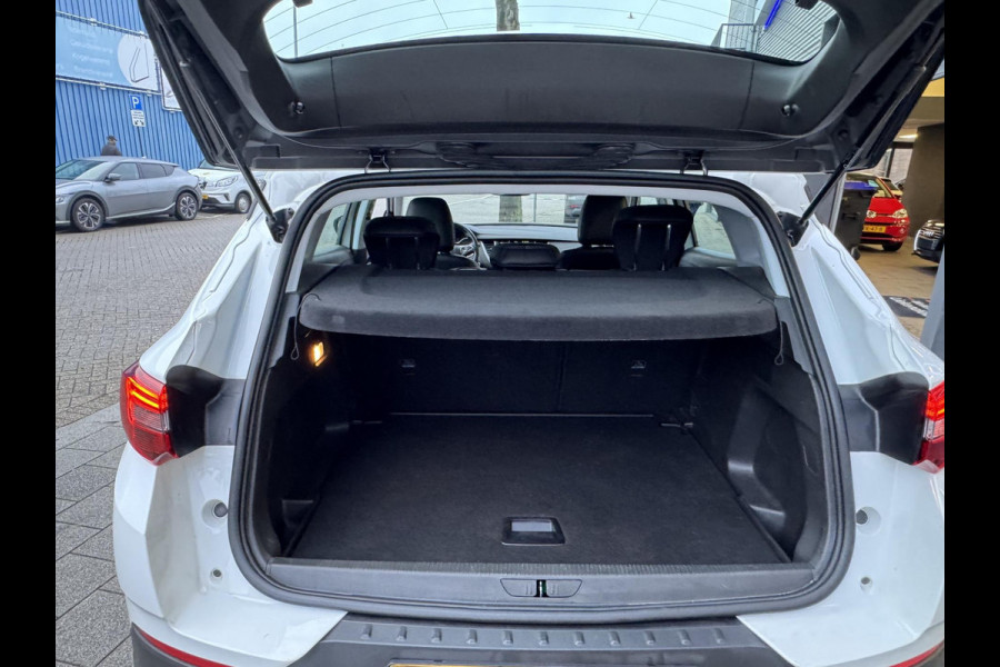 Opel Grandland X 1.2 Turbo Business Elegance - Navigatie I Airco I Sport velgen I Achteruitrij camera I PDC I Dealer onderhouden Opel Grandland X 1.2 Turbo Business Elegance - Navigatie I Airco I Sport velgen I Achteruitrij camera I PDC I Dealer onderhouden
