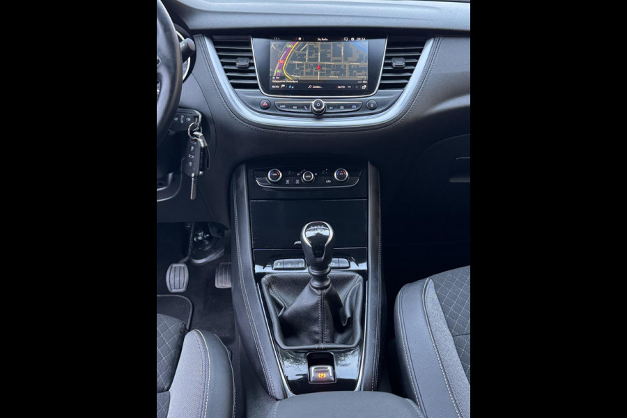 Opel Grandland X 1.2 Turbo Business Elegance - Navigatie I Airco I Sport velgen I Achteruitrij camera I PDC I Dealer onderhouden Opel Grandland X 1.2 Turbo Business Elegance - Navigatie I Airco I Sport velgen I Achteruitrij camera I PDC I Dealer onderhouden