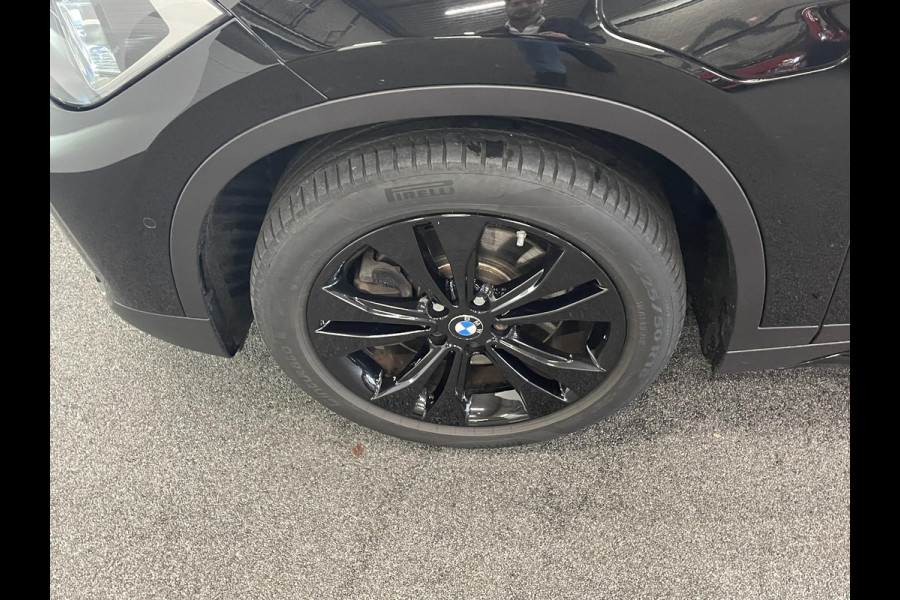 BMW X1 xDrive25e SportLine Aut PHEV Pano dak HiFi system Verwarmbare stoelen Sport stoelen navi Carplay PDC V+A Elektrische achterklep Full Led BMW X1 xDrive25e SportLine Aut PHEV Pano dak HiFi system Verwarmbare stoelen Sport stoelen navi Carplay PDC V+A Elektrische achterklep Full Led