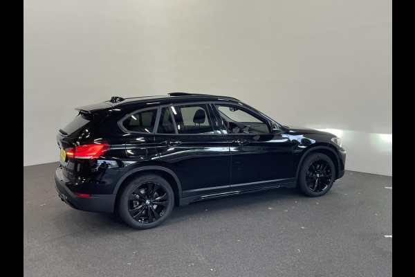 BMW X1 xDrive25e SportLine Aut PHEV Pano dak HiFi system Verwarmbare stoelen Sport stoelen navi Carplay PDC V+A Elektrische achterklep Full Led BMW X1 xDrive25e SportLine Aut PHEV Pano dak HiFi system Verwarmbare stoelen Sport stoelen navi Carplay PDC V+A Elektrische achterklep Full Led