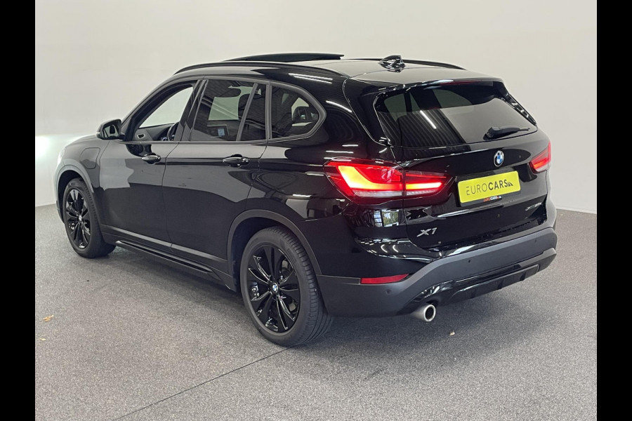 BMW X1 xDrive25e SportLine Aut PHEV Pano dak HiFi system Verwarmbare stoelen Sport stoelen navi Carplay PDC V+A Elektrische achterklep Full Led BMW X1 xDrive25e SportLine Aut PHEV Pano dak HiFi system Verwarmbare stoelen Sport stoelen navi Carplay PDC V+A Elektrische achterklep Full Led