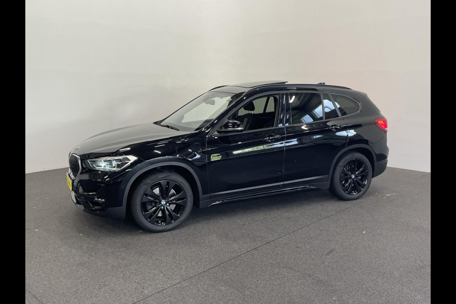 BMW X1 xDrive25e SportLine Aut PHEV Pano dak HiFi system Verwarmbare stoelen Sport stoelen navi Carplay PDC V+A Elektrische achterklep Full Led BMW X1 xDrive25e SportLine Aut PHEV Pano dak HiFi system Verwarmbare stoelen Sport stoelen navi Carplay PDC V+A Elektrische achterklep Full Led