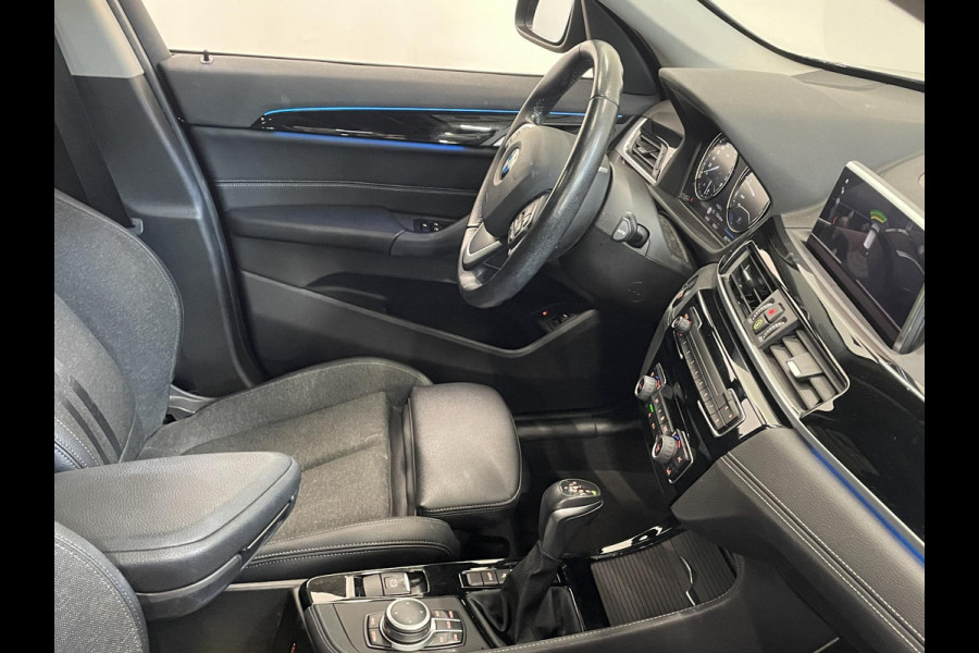 BMW X1 xDrive25e SportLine Aut PHEV Pano dak HiFi system Verwarmbare stoelen Sport stoelen navi Carplay PDC V+A Elektrische achterklep Full Led BMW X1 xDrive25e SportLine Aut PHEV Pano dak HiFi system Verwarmbare stoelen Sport stoelen navi Carplay PDC V+A Elektrische achterklep Full Led