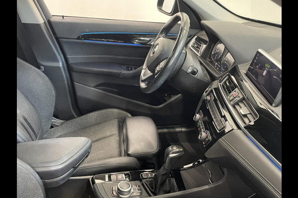 BMW X1 xDrive25e SportLine Aut PHEV Pano dak HiFi system Verwarmbare stoelen Sport stoelen navi Carplay PDC V+A Elektrische achterklep Full Led BMW X1 xDrive25e SportLine Aut PHEV Pano dak HiFi system Verwarmbare stoelen Sport stoelen navi Carplay PDC V+A Elektrische achterklep Full Led